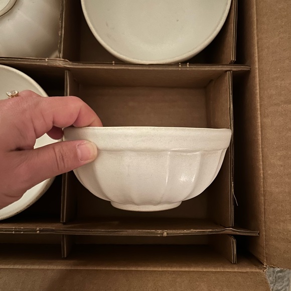 Pottery Barn Mendocino Cream Ceramic Dish - Brand new in box! - Picture 2 of 3